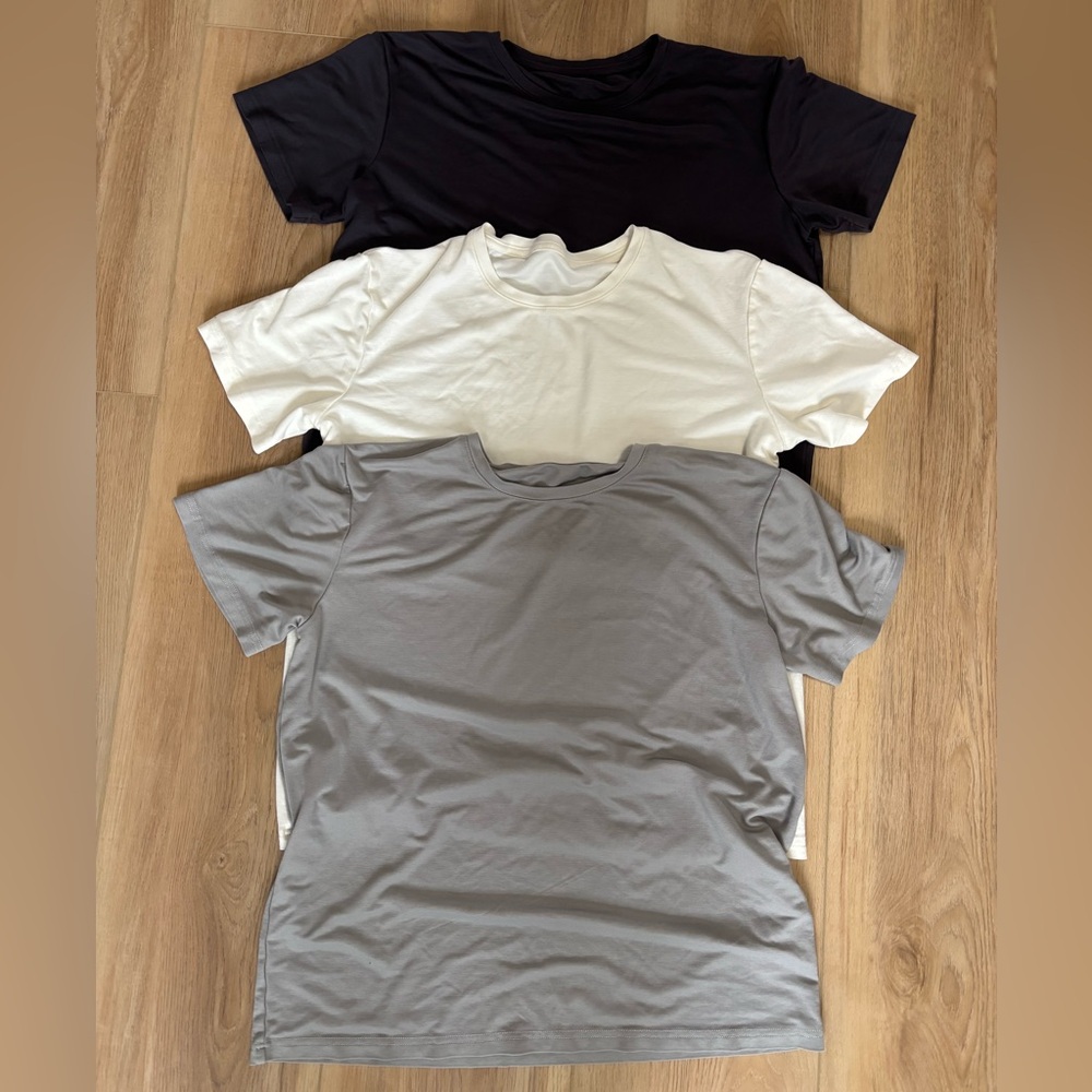 NWOT - super soft 
Men’s 3 pack crew neck Tee
